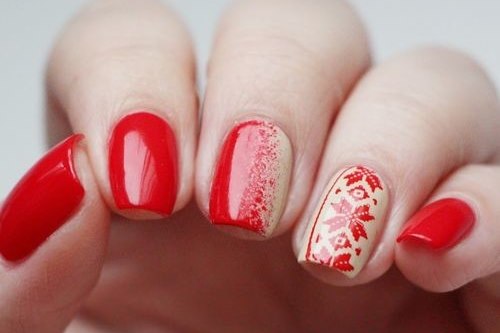 Manucure avec vernis gel rouge. Photo, design pour ongles courts et longs, tendances de la mode