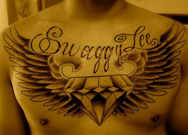 Tatouage ailes (aile) sur le dos - ce qui signifie pour les filles et les hommes. Une photo