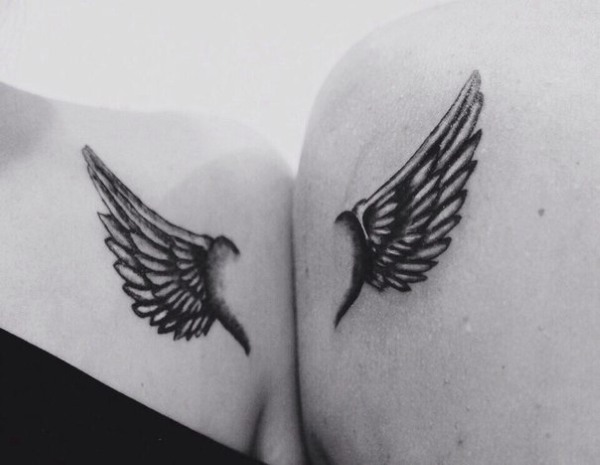 Tatouage ailes (aile) sur le dos - ce qui signifie pour les filles et les hommes. Une photo