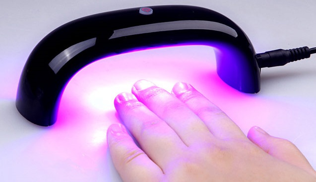 Les meilleures lampes pour sécher les ongles pour la manucure, la gomme laque: table, ultraviolets, LED, comment utiliser
