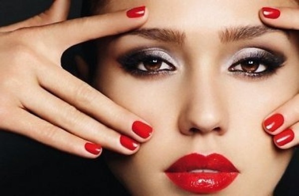 Comment choisir le bon rouge à lèvres: par teint, cheveux, yeux, nuances pour les brunes et les blondes