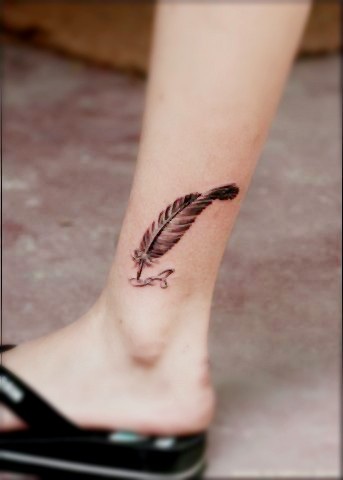 Tolltetoválás - egy lány jelentése madarakkal, páva a lábán, karján, csuklóján, hasán, nyakán, hátán, kulcscsontján, oldalán