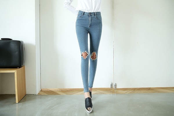 Jeans skinny pour femmes. Photos, qui convient, quoi porter avec une taille haute, coupe, broderie, trous sur les genoux, recadrée