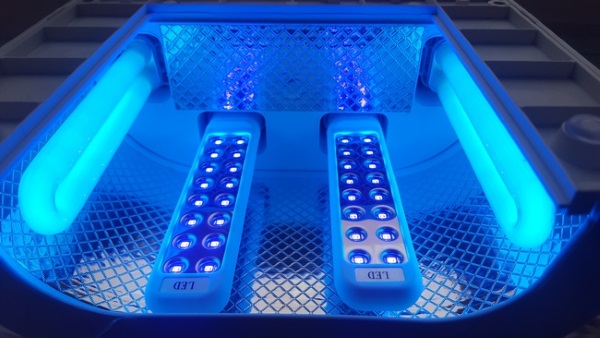 Meilleures lampes de séchage des ongles: UV ou glace? Comment choisir, fonctionnalités de l'application