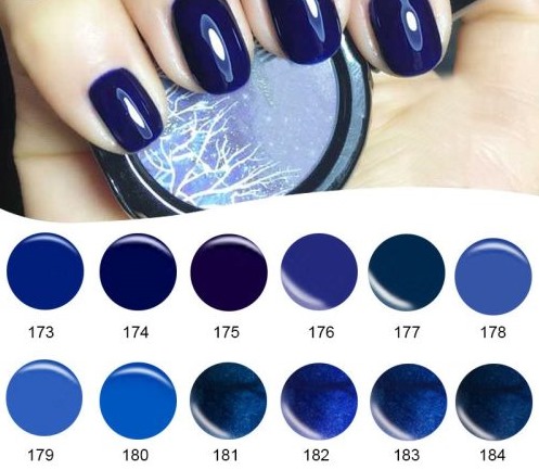 Conception des ongles bleus. Nouvelle manucure 2020 française, mate, sombre, claire, avec strass, frottement, scintille