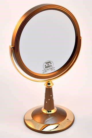 Miroir de maquillage. Évaluation des meilleurs: dessus de table avec éclairage, mur, grossissant, double face, tactile avec ampoules LED