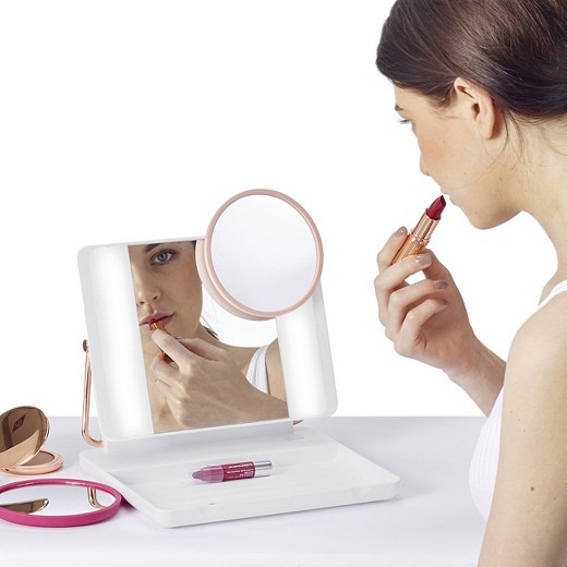 Miroir de maquillage. Évaluation des meilleurs: table avec rétroéclairage, mur, loupe, double face, tactile avec ampoules LED