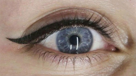 Tatouage de flèche sur les yeux. Une photo. Formes pour agrandir les petits yeux, grands, fins, longs, larges, orientaux