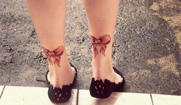 Croquis de tatouages ​​pour filles. Petit, géométrique, beau. Loup, renard, fleurs, hiboux, hiéroglyphes
