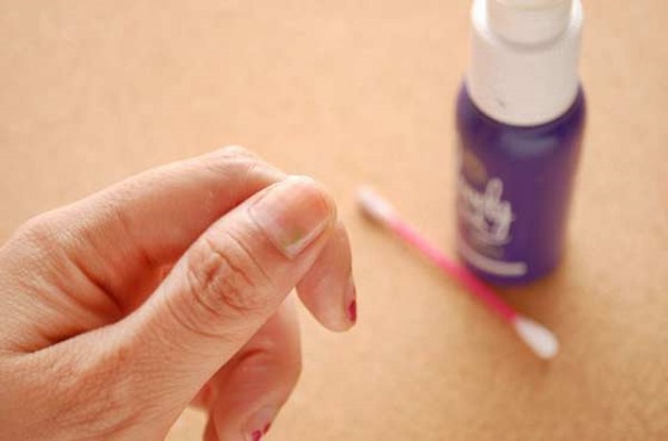 Comment enlever la gomme laque à la maison sans liquide spécial, feuille, moyen, des ongles étendus. Vidéo