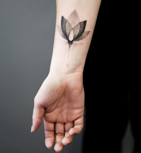 Croquis de petits tatouages ​​pour filles sur le poignet, le bras, la jambe avec sens, la signification des dessins