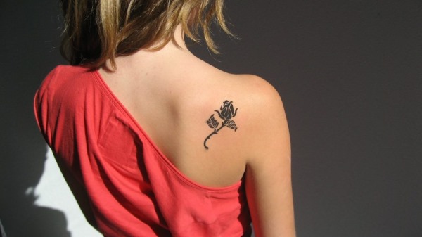 Croquis de petits tatouages ​​pour filles sur le poignet, le bras, la jambe avec sens, la signification des dessins