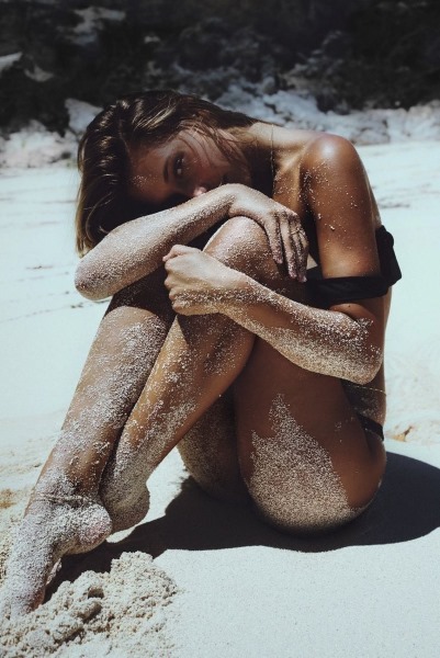 Comment prendre de belles photos d'une fille sur la plage sur Instagram, Vkontakte, Facebook. Photos, idées pour une séance photo