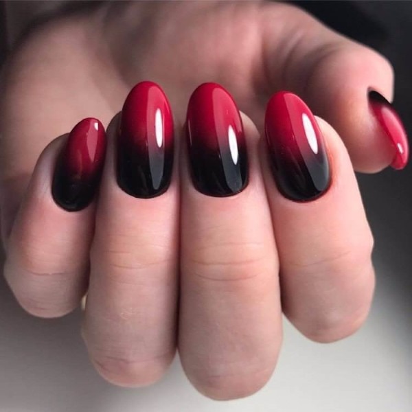 Manucure rouge avec du noir. Photo, nouveaux designs 2020, pour ongles courts et longs