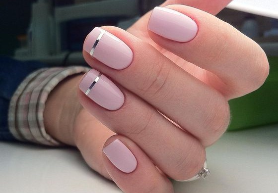 Vernis gel pour ongles courts aux couleurs délicates: rose, bleu, blanc mat, aux couleurs pastel. Photos, idées de design