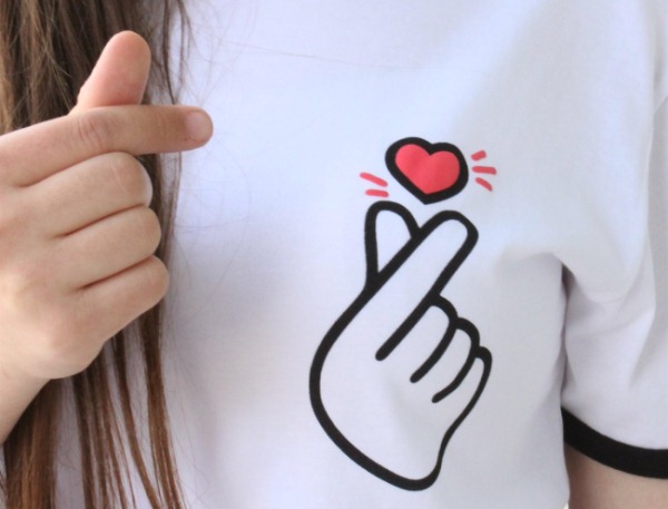 Coeur coréen avec vos doigts. Signification, nom, autres gestes intéressants des Coréens