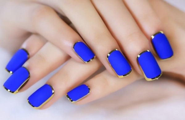 Manucure bleue pour les ongles courts. Photo, designs Gel Polish 2020