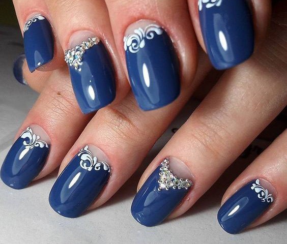 Manucure bleue pour les ongles courts. Photo, designs Gel Polish 2020