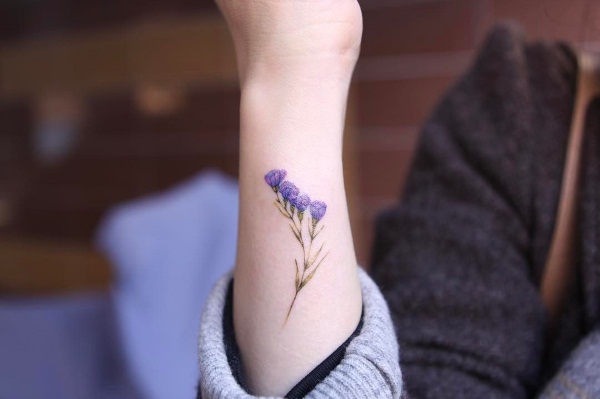 Petits tatouages ​​de bras pour les filles. Photos, croquis, inscriptions