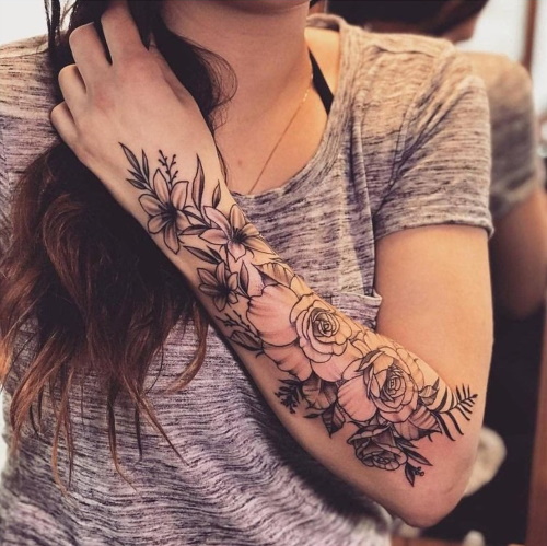 Dessins de tatouage à la main pour les filles. Une photo