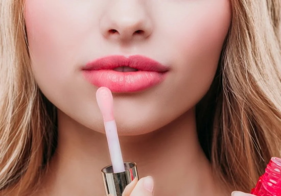 Effet lèvres embrassées. Photos avant et après, comment créer, procédures, maquillage permanent, maquillage, rouge à lèvres