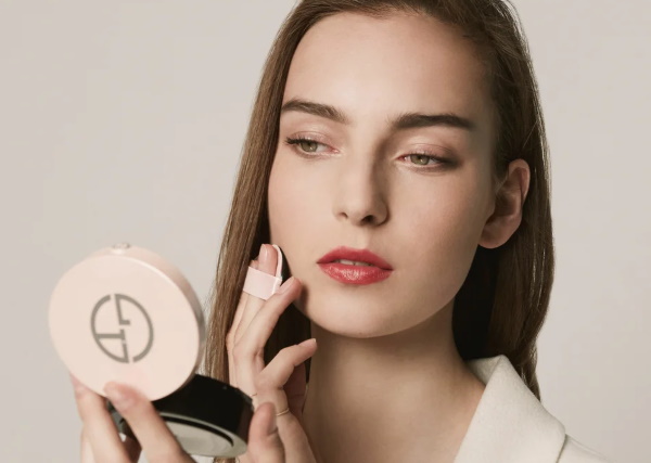Maquillage coréen étape par étape pour le visage, les yeux, les lèvres. Photo sur les filles russes comment faire
