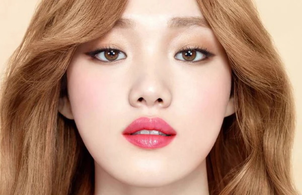 Maquillage coréen étape par étape pour le visage, les yeux, les lèvres. Photo sur les filles russes comment faire