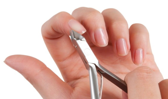 Manucure coréenne pour les ongles pour les ongles courts et longs. Une photo