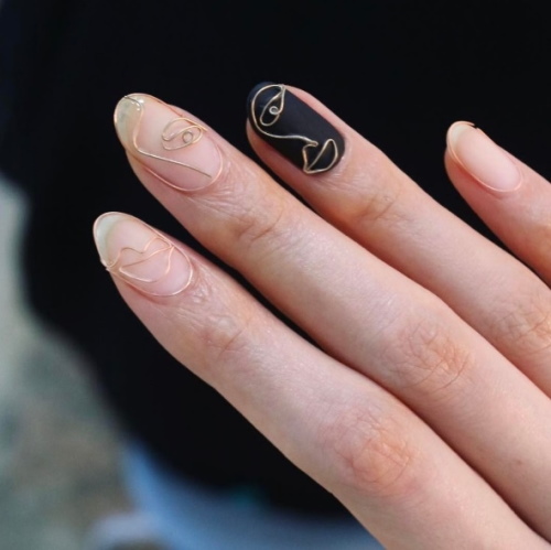 Manucure coréenne pour les ongles pour les ongles courts et longs. Une photo